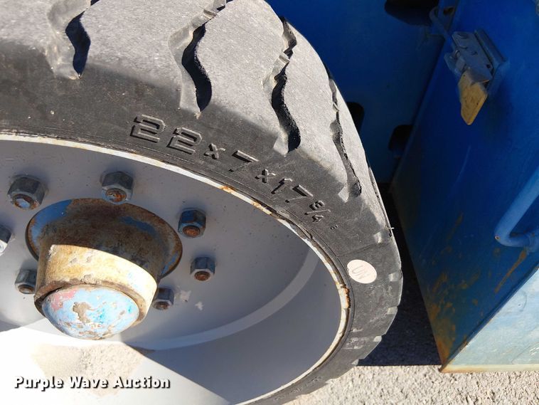 image for item DJ7892 1999 Genie Z-30/20N boom lift