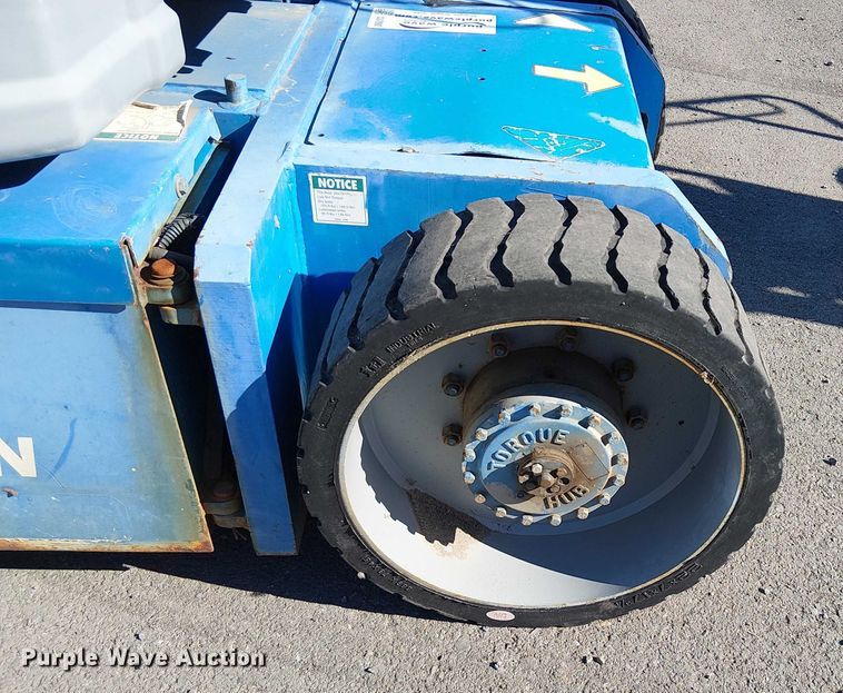 image for item DJ7892 1999 Genie Z-30/20N boom lift