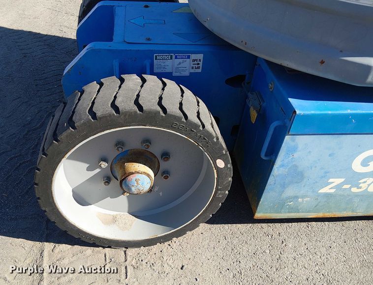 image for item DJ7892 1999 Genie Z-30/20N boom lift
