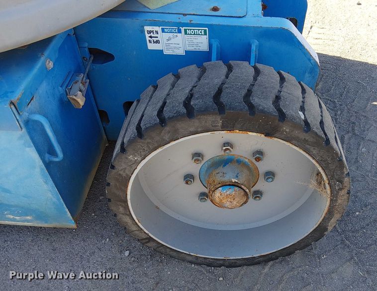 image for item DJ7892 1999 Genie Z-30/20N boom lift