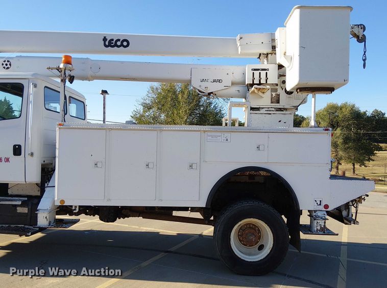 image for item DJ7893 1998 Freightliner FL80 bucket truck