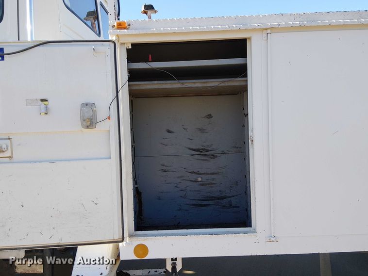 image for item DJ7893 1998 Freightliner FL80 bucket truck