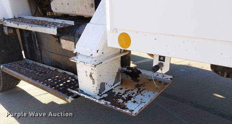 image for item DJ7893 1998 Freightliner FL80 bucket truck