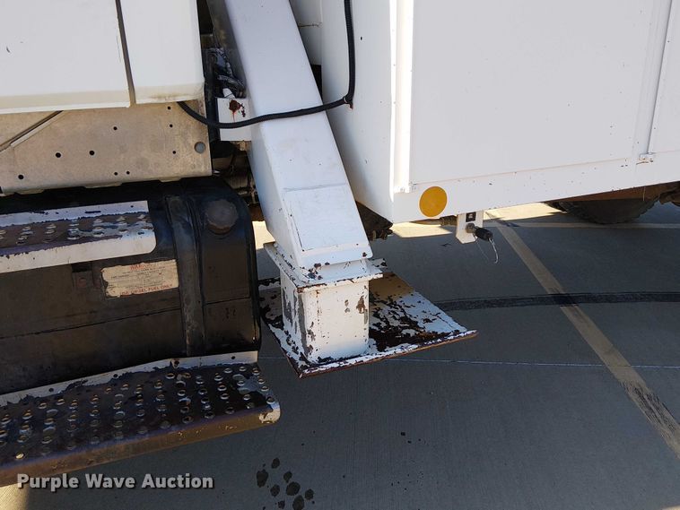 image for item DJ7893 1998 Freightliner FL80 bucket truck