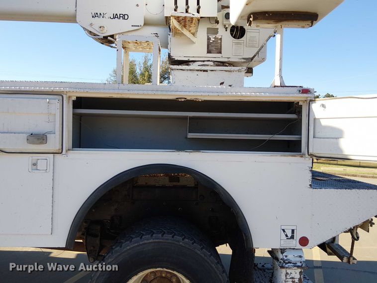 image for item DJ7893 1998 Freightliner FL80 bucket truck