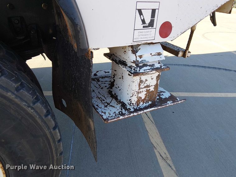 image for item DJ7893 1998 Freightliner FL80 bucket truck