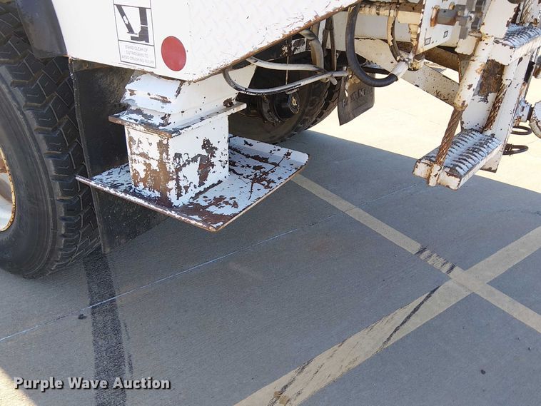 image for item DJ7893 1998 Freightliner FL80 bucket truck