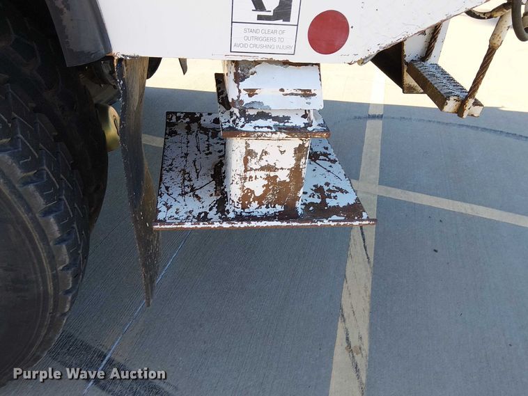 image for item DJ7893 1998 Freightliner FL80 bucket truck