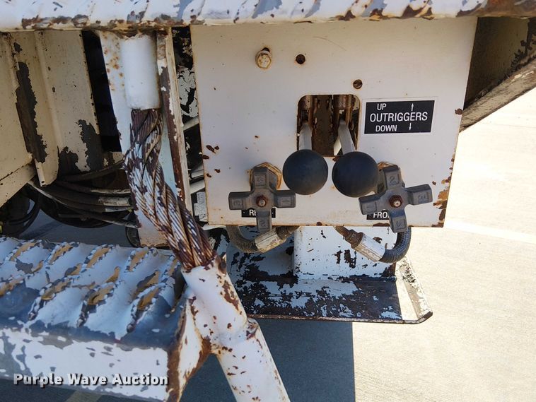 image for item DJ7893 1998 Freightliner FL80 bucket truck