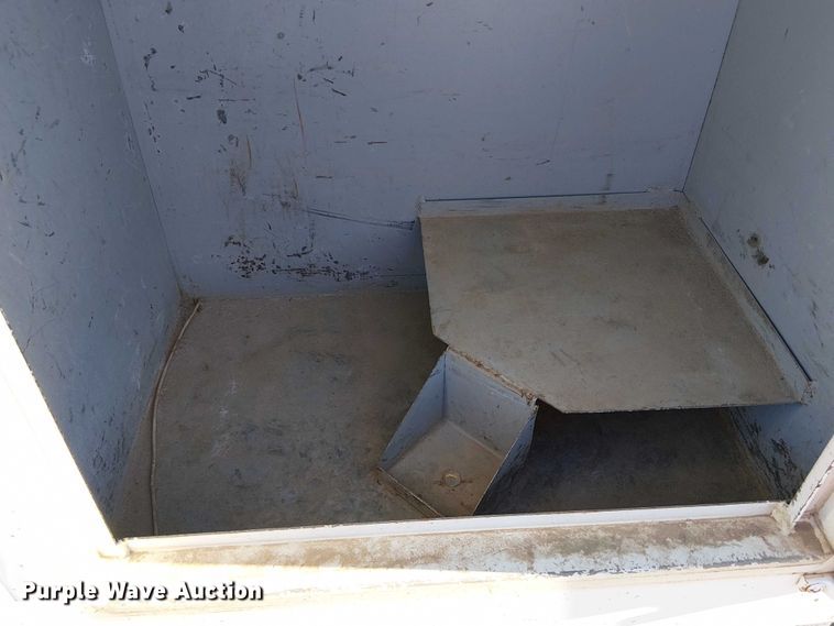 image for item DJ7893 1998 Freightliner FL80 bucket truck