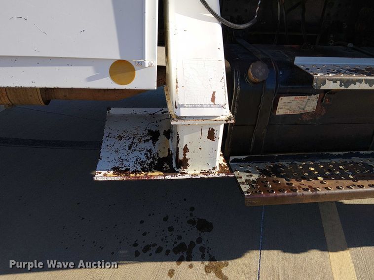 image for item DJ7893 1998 Freightliner FL80 bucket truck