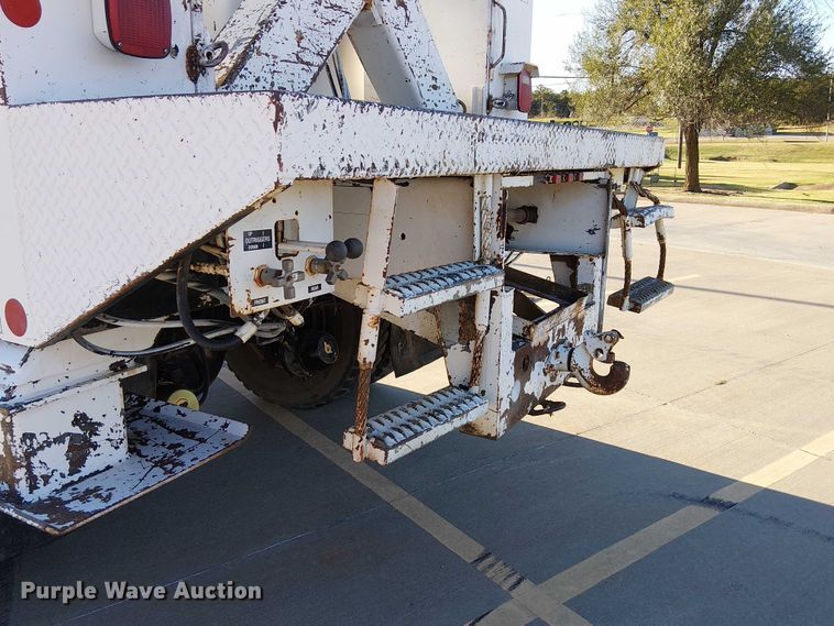 image for item DJ7893 1998 Freightliner FL80 bucket truck