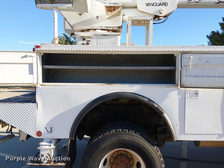 image for item DJ7893 1998 Freightliner FL80 bucket truck