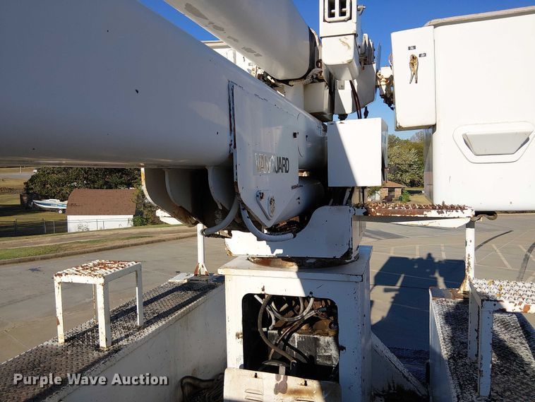 image for item DJ7893 1998 Freightliner FL80 bucket truck