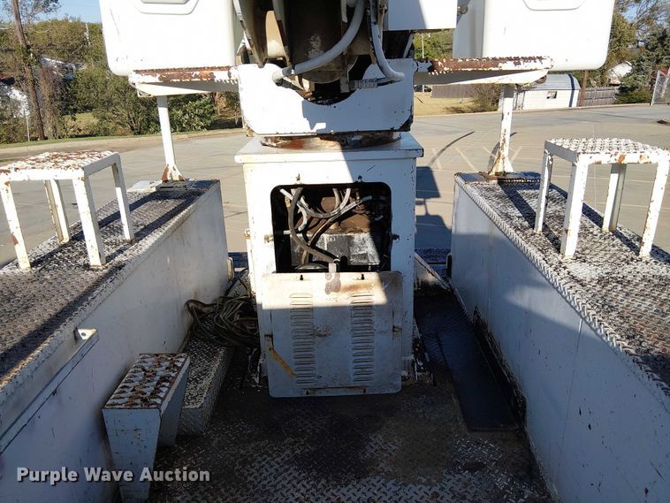 image for item DJ7893 1998 Freightliner FL80 bucket truck