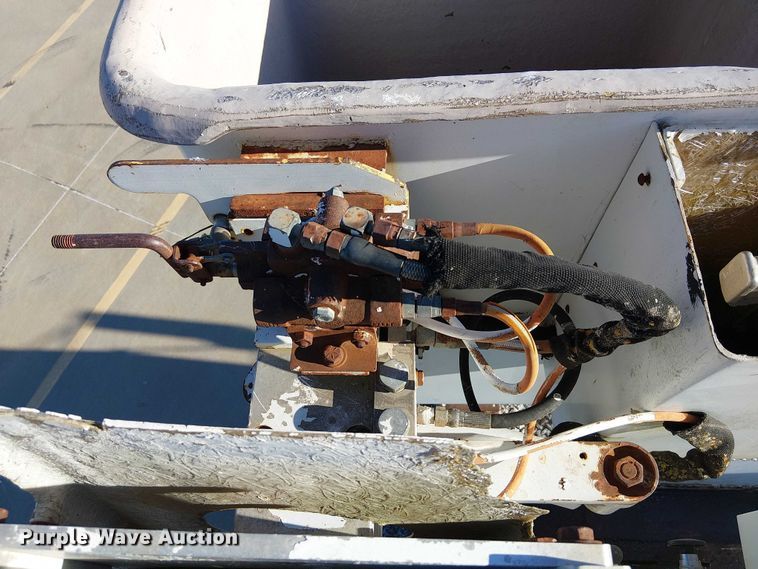 image for item DJ7893 1998 Freightliner FL80 bucket truck