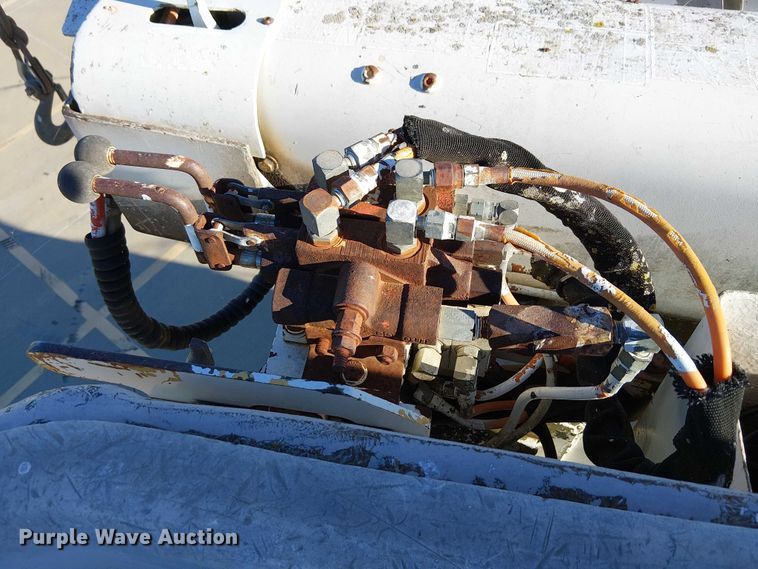 image for item DJ7893 1998 Freightliner FL80 bucket truck