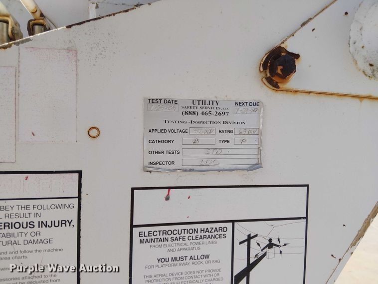 image for item DJ7893 1998 Freightliner FL80 bucket truck