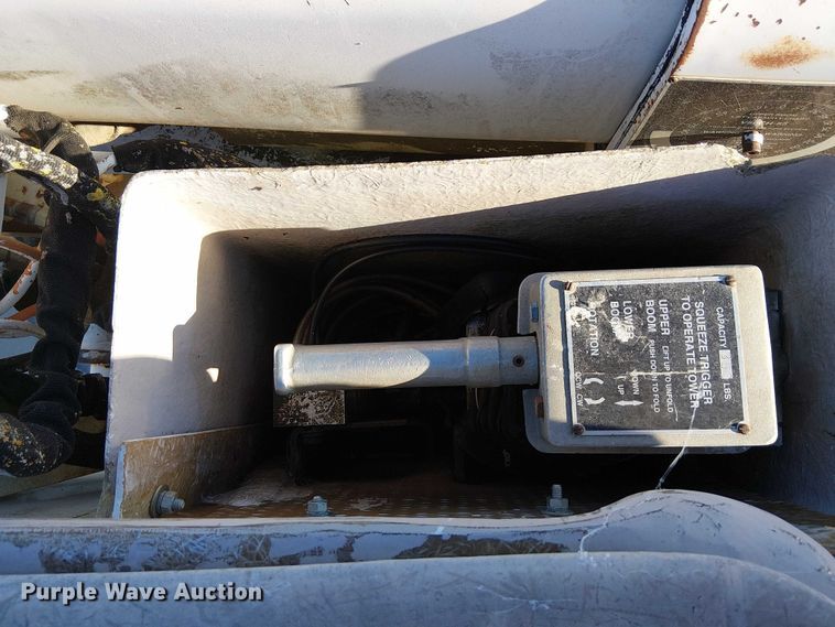 image for item DJ7893 1998 Freightliner FL80 bucket truck