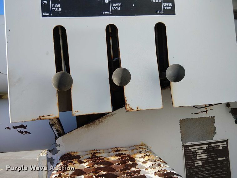 image for item DJ7893 1998 Freightliner FL80 bucket truck