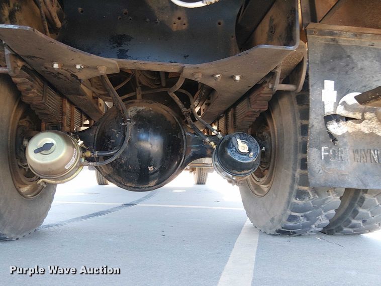 image for item DJ7893 1998 Freightliner FL80 bucket truck