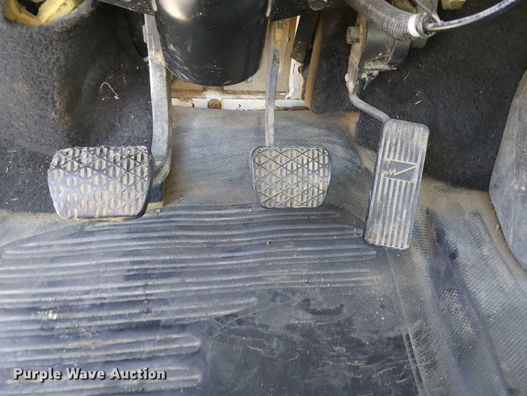 image for item DJ7893 1998 Freightliner FL80 bucket truck