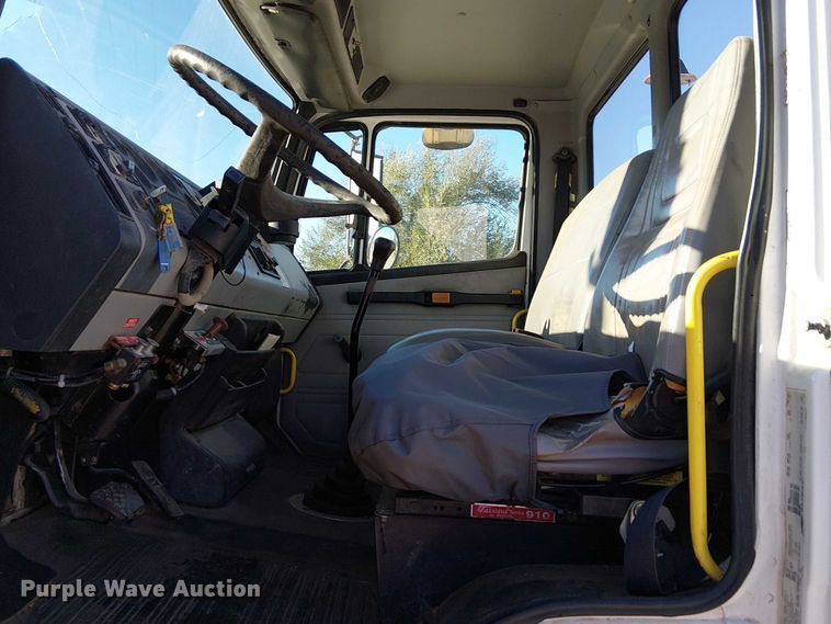 image for item DJ7893 1998 Freightliner FL80 bucket truck