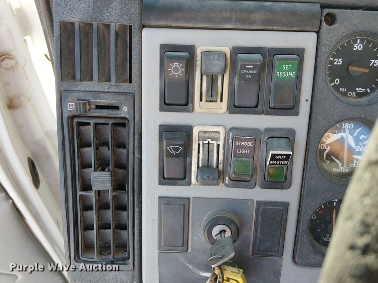 image for item DJ7893 1998 Freightliner FL80 bucket truck