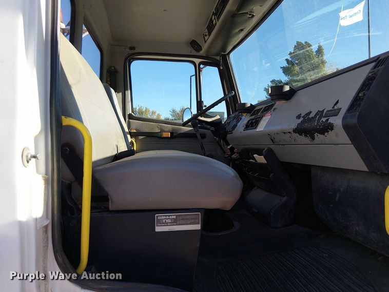 image for item DJ7893 1998 Freightliner FL80 bucket truck