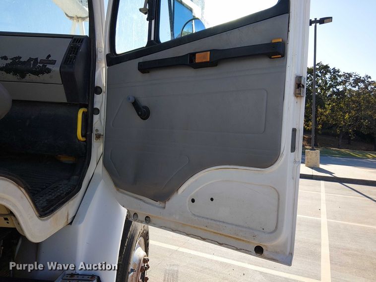 image for item DJ7893 1998 Freightliner FL80 bucket truck