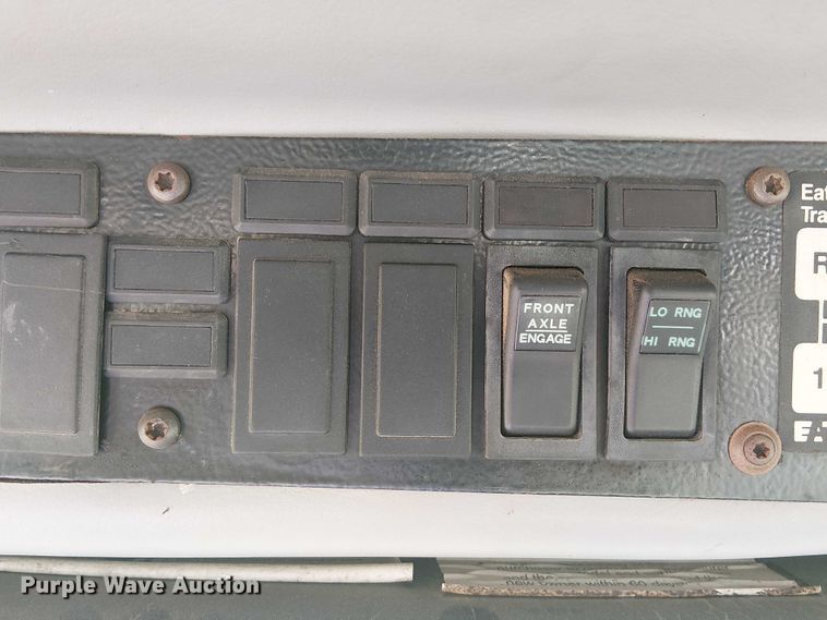 image for item DJ7893 1998 Freightliner FL80 bucket truck