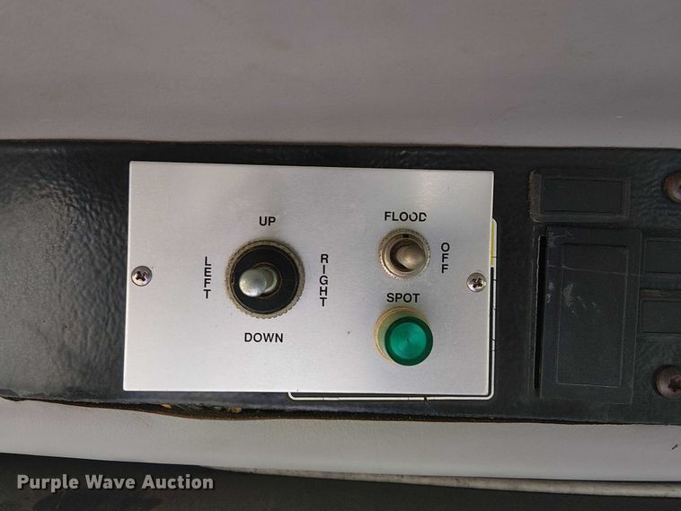 image for item DJ7893 1998 Freightliner FL80 bucket truck