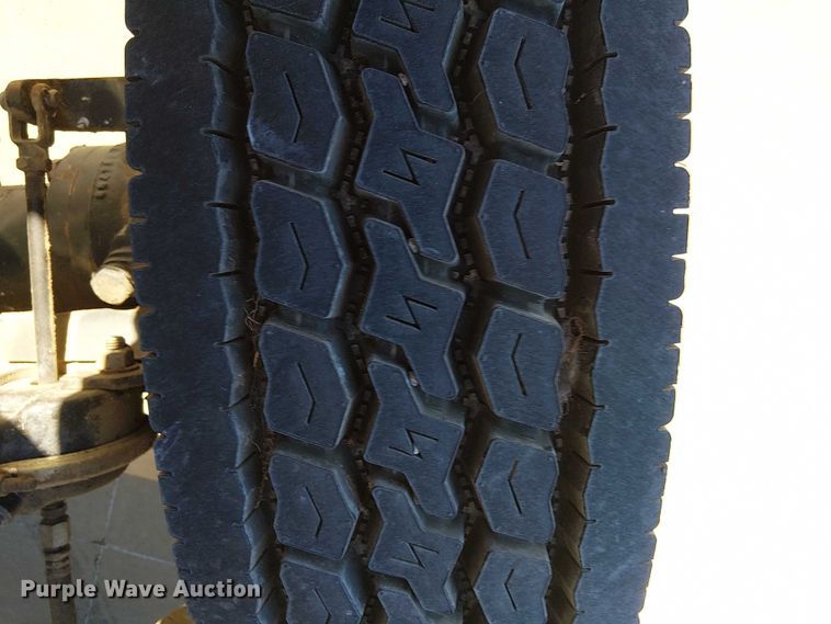 image for item DJ7893 1998 Freightliner FL80 bucket truck