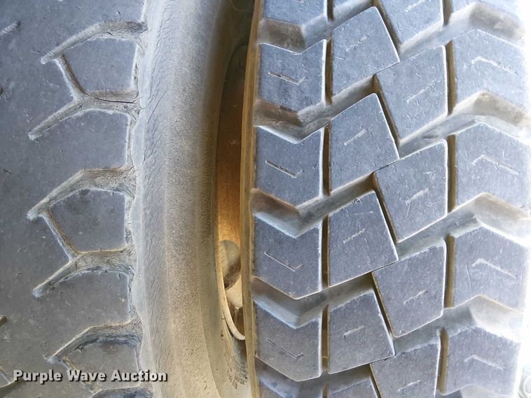 image for item DJ7893 1998 Freightliner FL80 bucket truck