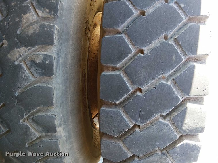 image for item DJ7893 1998 Freightliner FL80 bucket truck