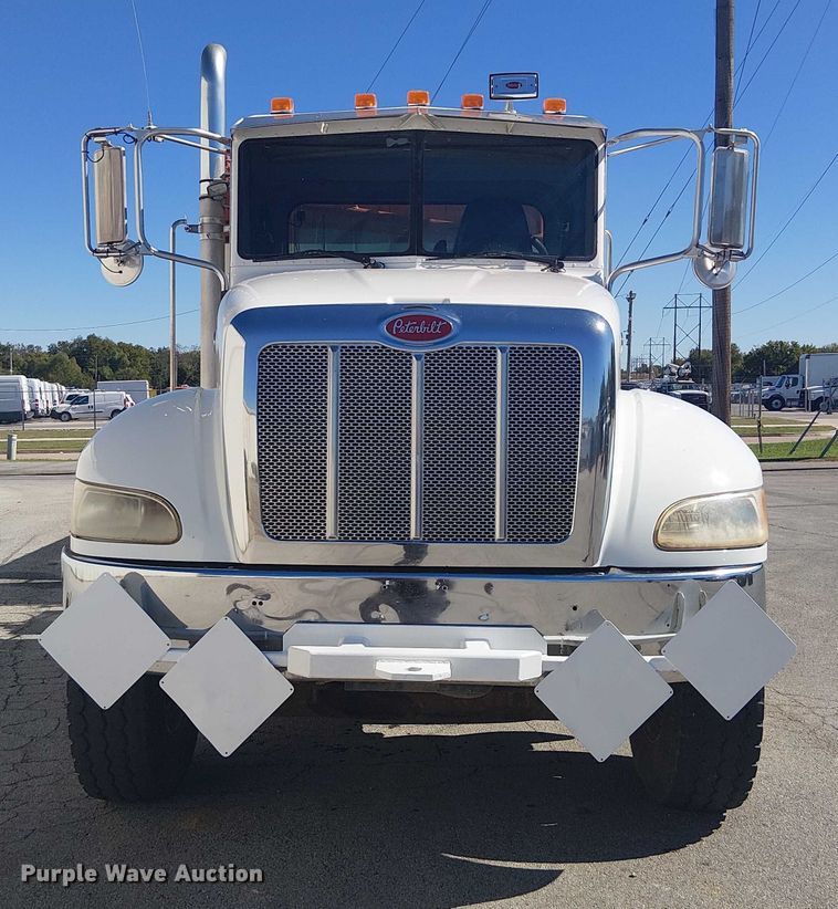 image for item DJ7895 2012 Peterbilt 348 fuel / lube truck