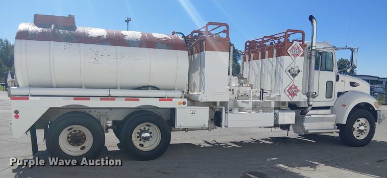 image for item DJ7895 2012 Peterbilt 348 fuel / lube truck