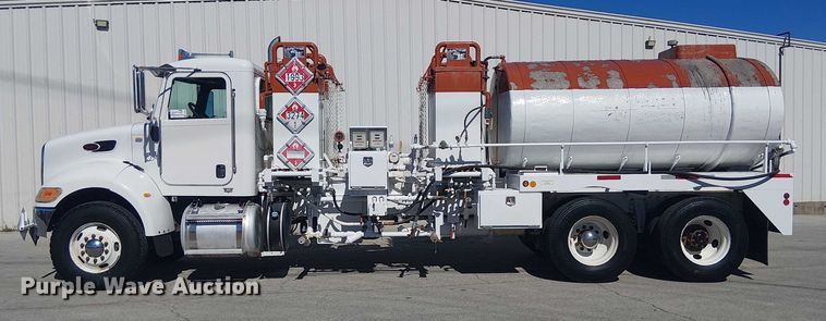 image for item DJ7895 2012 Peterbilt 348 fuel / lube truck