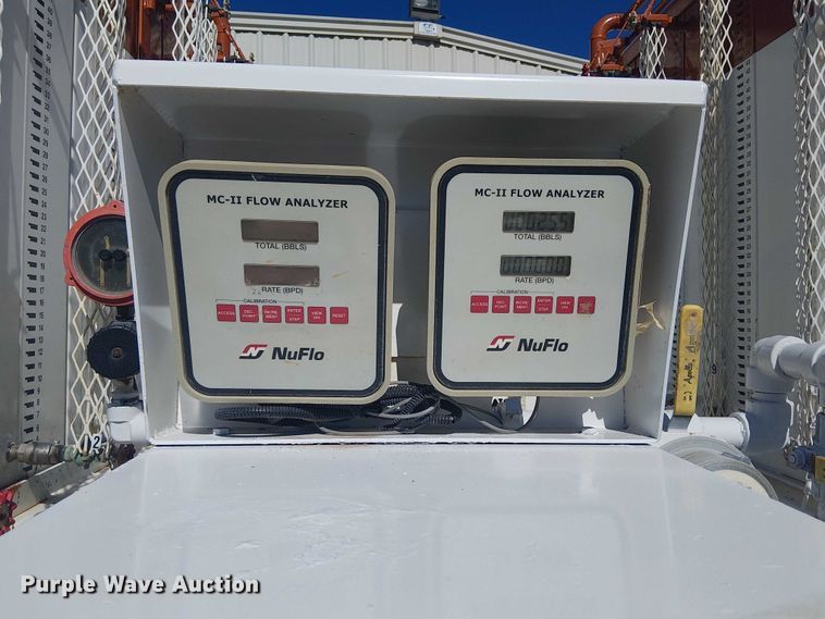 image for item DJ7895 2012 Peterbilt 348 fuel / lube truck