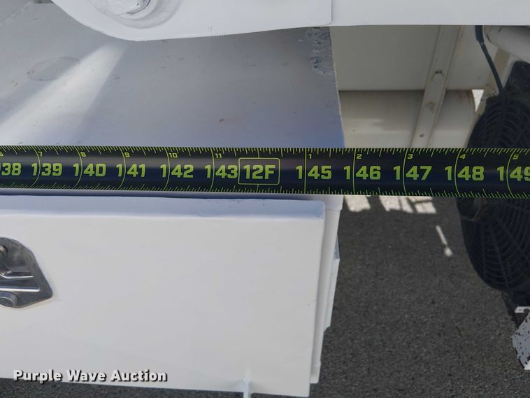 image for item DJ7895 2012 Peterbilt 348 fuel / lube truck