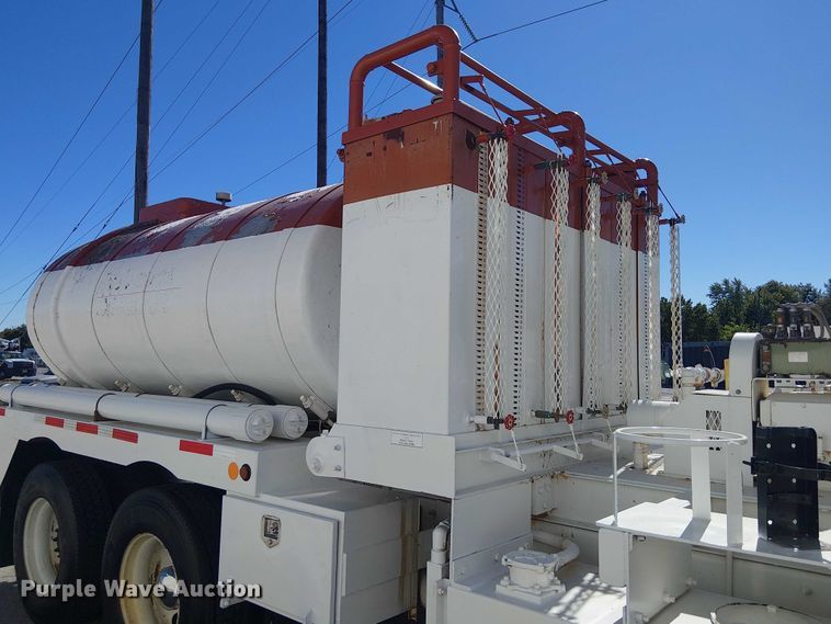 image for item DJ7895 2012 Peterbilt 348 fuel / lube truck