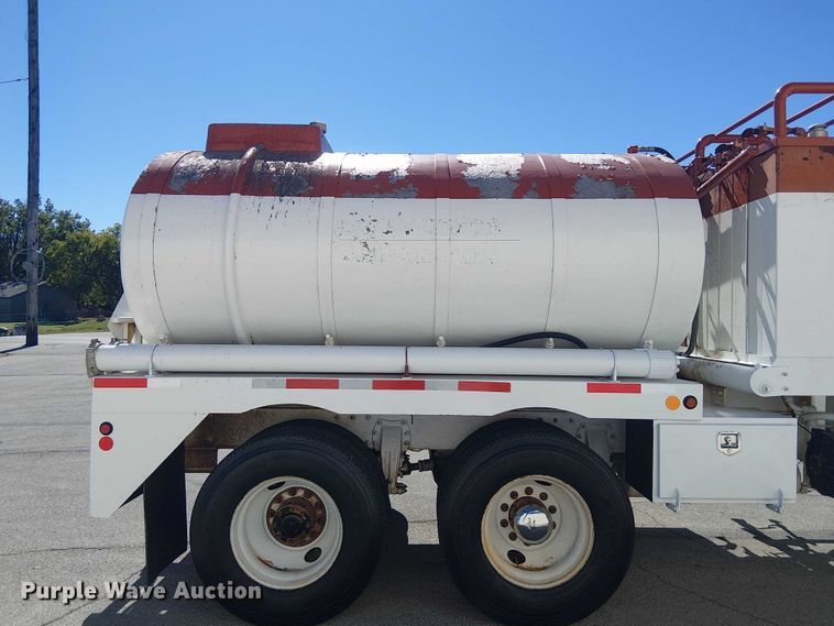 image for item DJ7895 2012 Peterbilt 348 fuel / lube truck