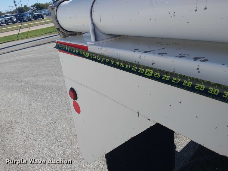 image for item DJ7895 2012 Peterbilt 348 fuel / lube truck