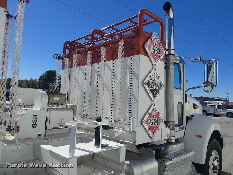 image for item DJ7895 2012 Peterbilt 348 fuel / lube truck