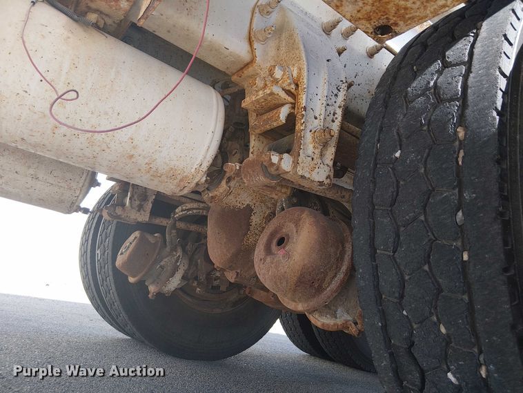 image for item DJ7895 2012 Peterbilt 348 fuel / lube truck