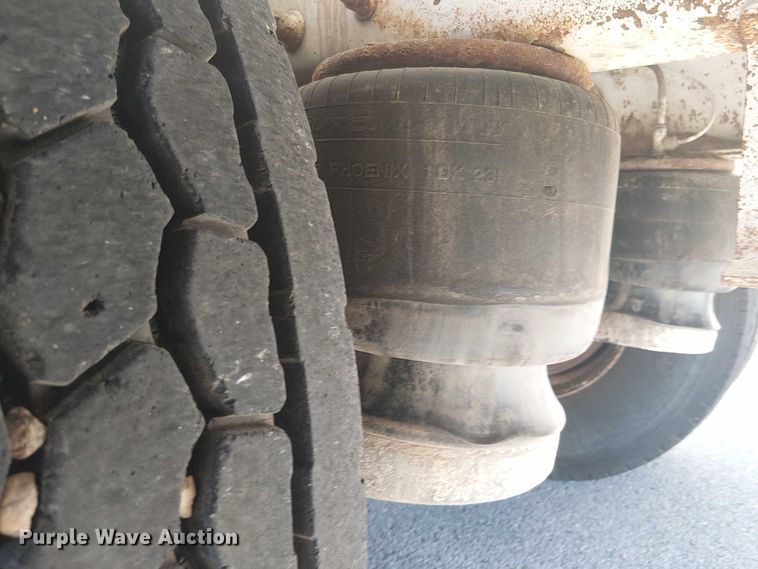 image for item DJ7895 2012 Peterbilt 348 fuel / lube truck