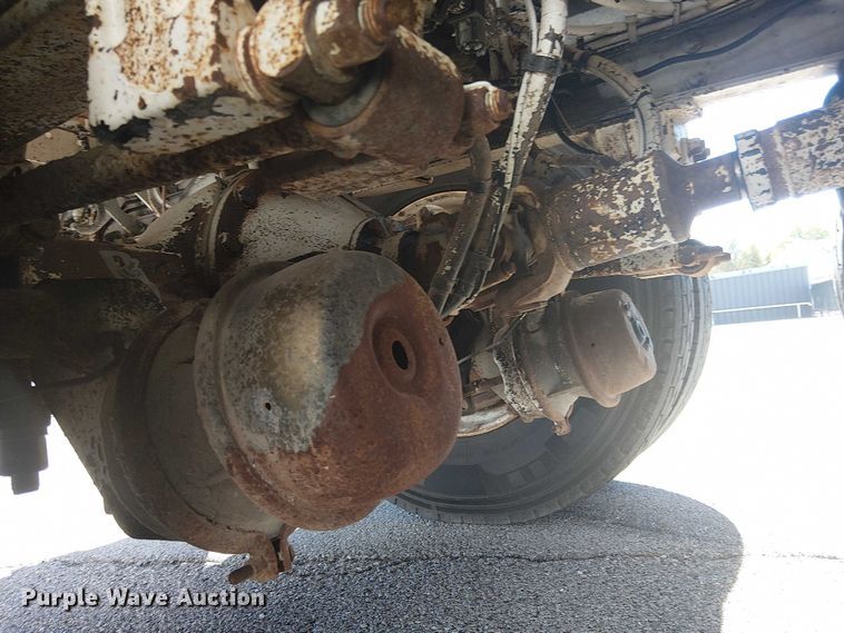 image for item DJ7895 2012 Peterbilt 348 fuel / lube truck