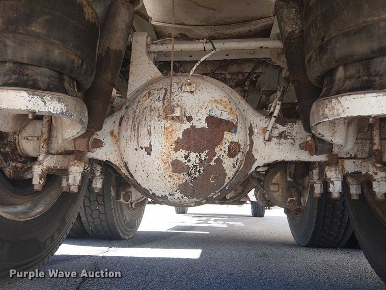 image for item DJ7895 2012 Peterbilt 348 fuel / lube truck