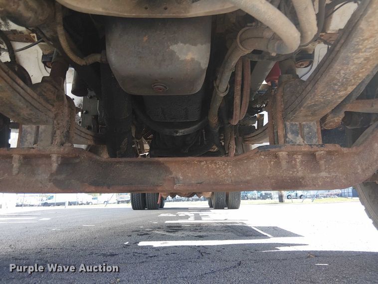 image for item DJ7895 2012 Peterbilt 348 fuel / lube truck