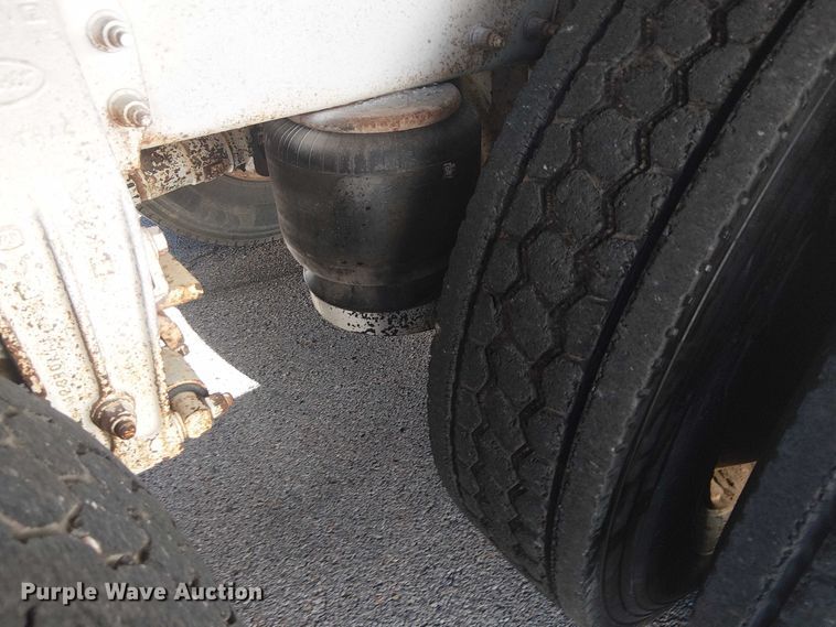 image for item DJ7895 2012 Peterbilt 348 fuel / lube truck